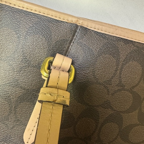 Coach Designer Peyton
Signature Monogram Tote Bag
Purse C1405-F28365 - Picture 10 of 14